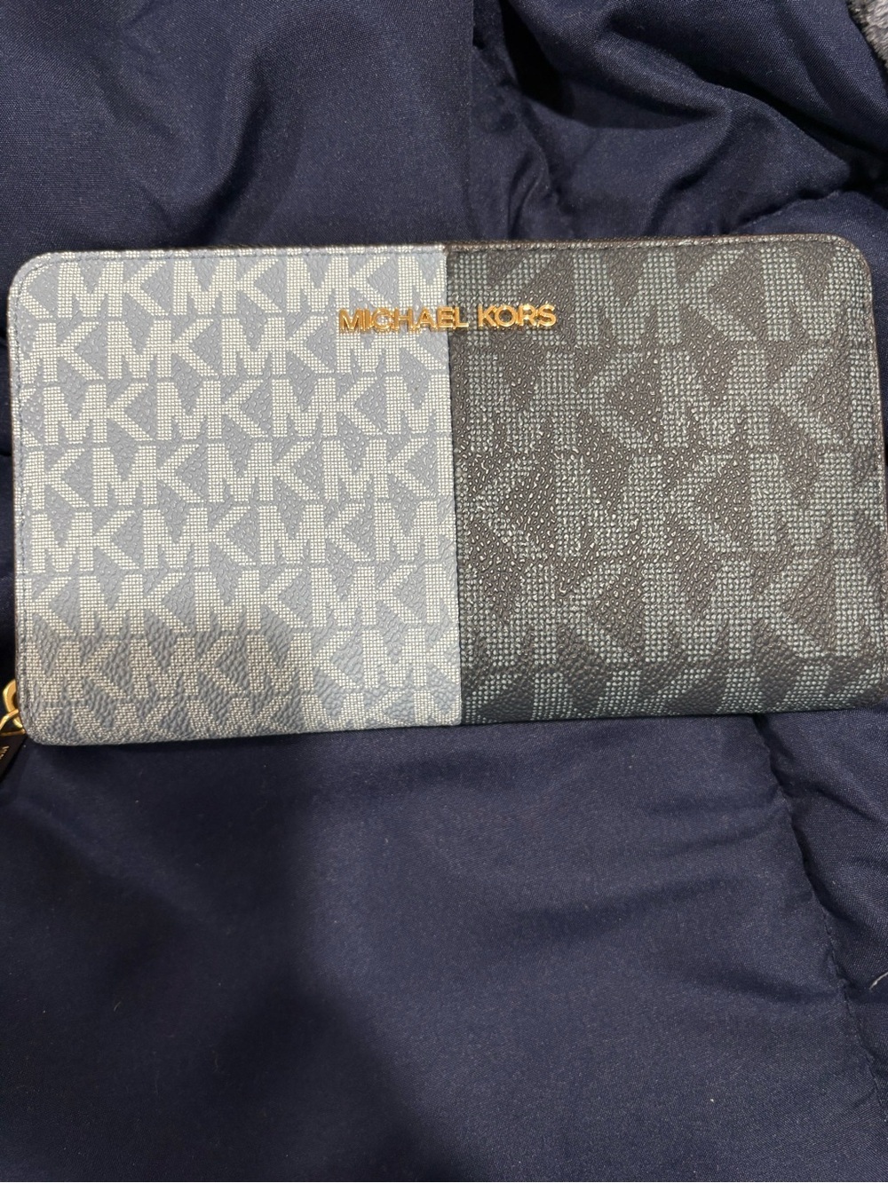 Michael Kors Two-Tone MK Signature Zip Wallet - Light Blue & Charcoal